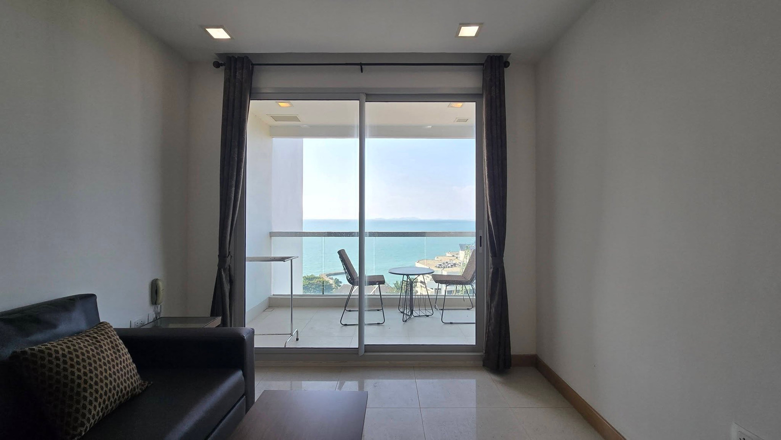 Luxury beachfront condo for sale THE PALM WONGAMAT BEACH PATTAYA 2 bedrooms | Panoramic Sea View | Sanctuary of Truth view
