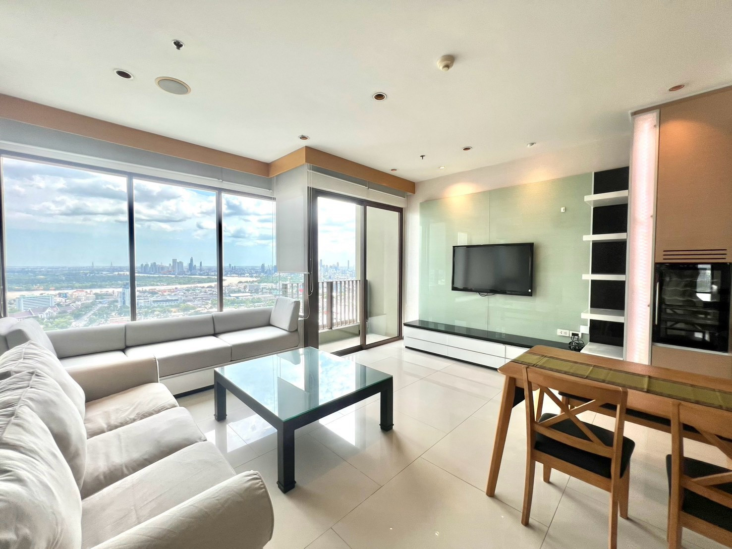FOR RENT at The Emporio Place, 107 Sqm, 2 Beds & 2 Baths, Price 70,000 baht  – รูปที่ 2