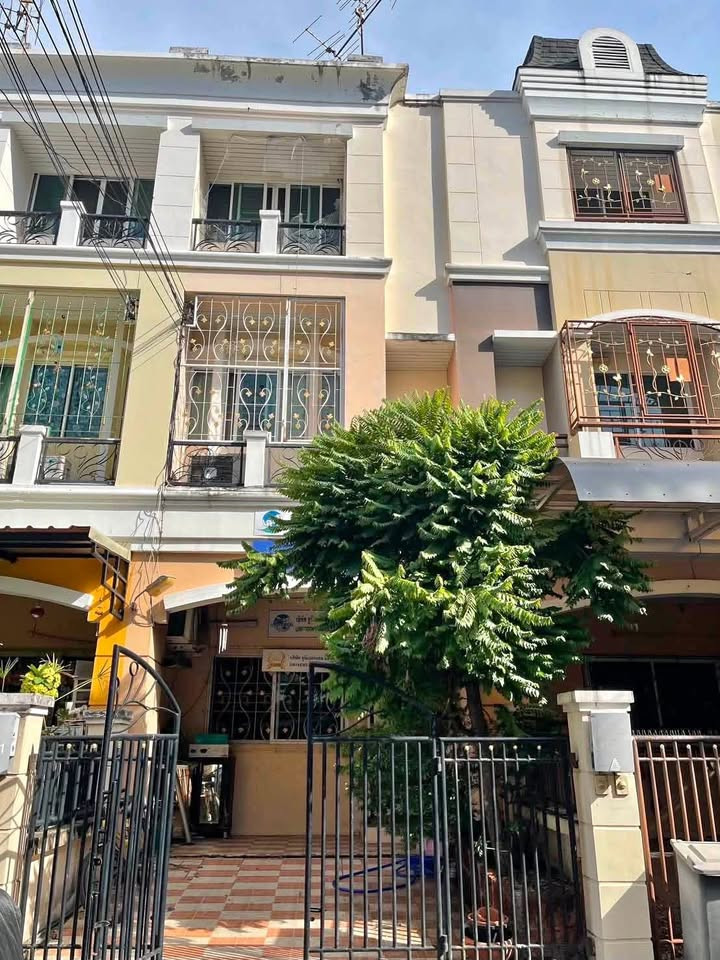 For rent, 3-story townhome, Parinlak Village, Rama 2 | Corner plot house | 4 bedrooms | Pet Friendly | Near Central Rama 2 For rent, 3-story townhome, Parinlak Village, Rama 2 | Corner plot house | 4 bedrooms | Pet Friendly | Near Central Rama 2
