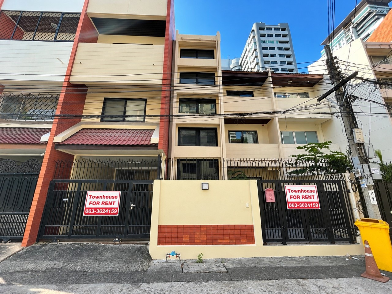 3-story townhouse, location in the heart of Sukhumvit, Soi Sukhumvit 41, convenient travel, close to BTS Phrom Phong, only about 600 meters.