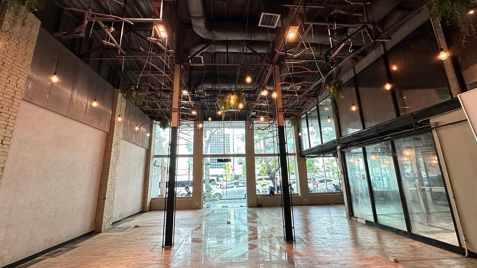 📌ปล่อยเช่า Commercials Shop ในสีลม - สุรวงศ์ , 180 ตรม , 2 ชั้น ติดถนนใหญ่   📌Rental : Commercial Shop in Silom - Surawong , 180 sqm , Close to main load , 2 Storeys   ** Wellness / Spa / Nail shop & Salon / Cafe / Office / Clinic etc **   🔥🔥Rental : 