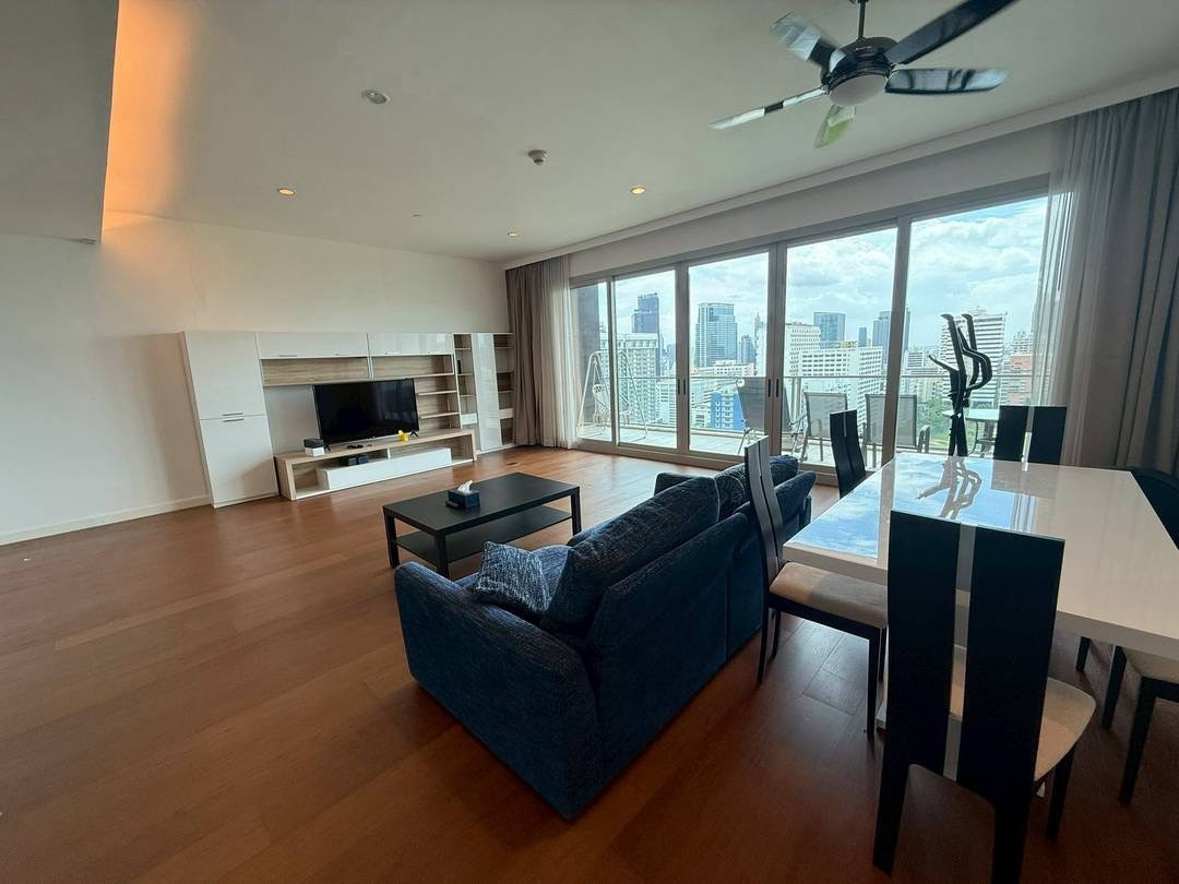 Luxurious condo in city 3 bedrooms & 4 bathrooms @ 185 Ratchadamri Luxurious condo in city 3 bedrooms & 4 bathrooms @ 185 Ratchadamri