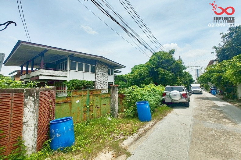 House for sale with land 100 sq m, Ratchadaphisek 44, near MRT. House for sale with land 100 sq m, Ratchadaphisek 44, near MRT.