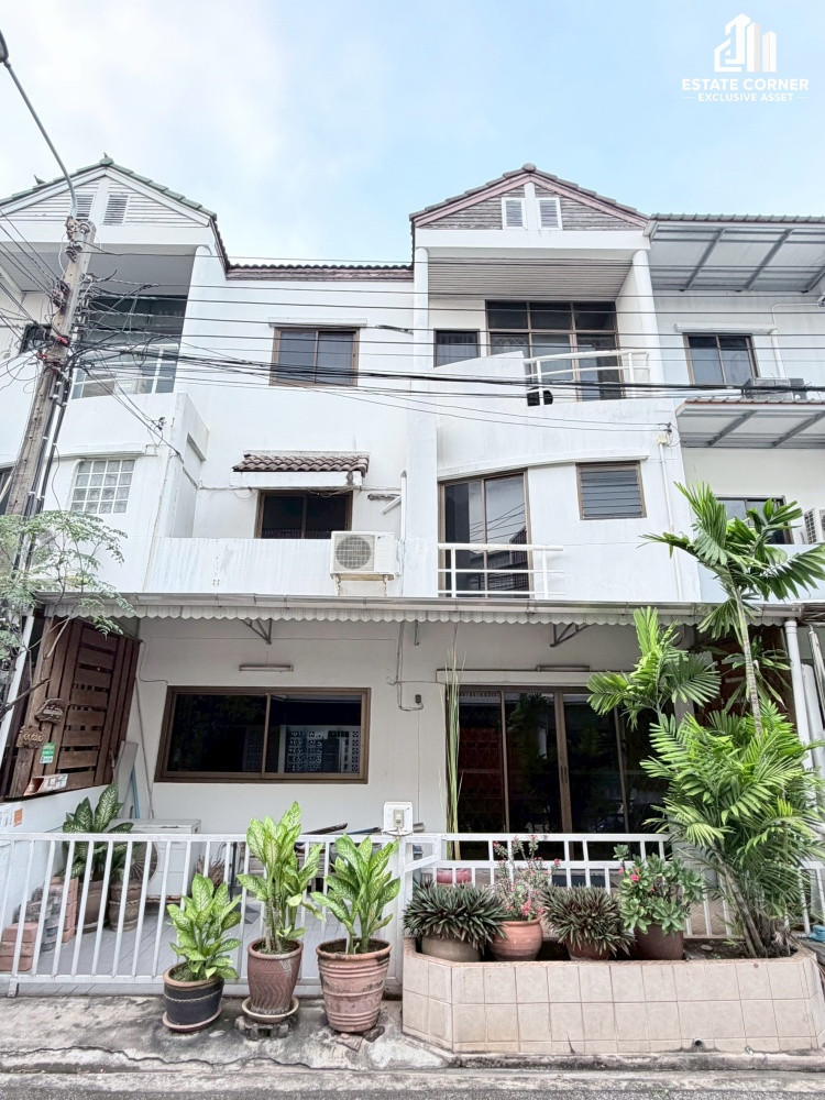 3-story townhome for sale, Thanyakarn Village, Soi Ramintra 40, Intersection 31, location connected to Nuanchan Road. Ready to move in  Near the Pink Line MRT Ramintra 40 Station