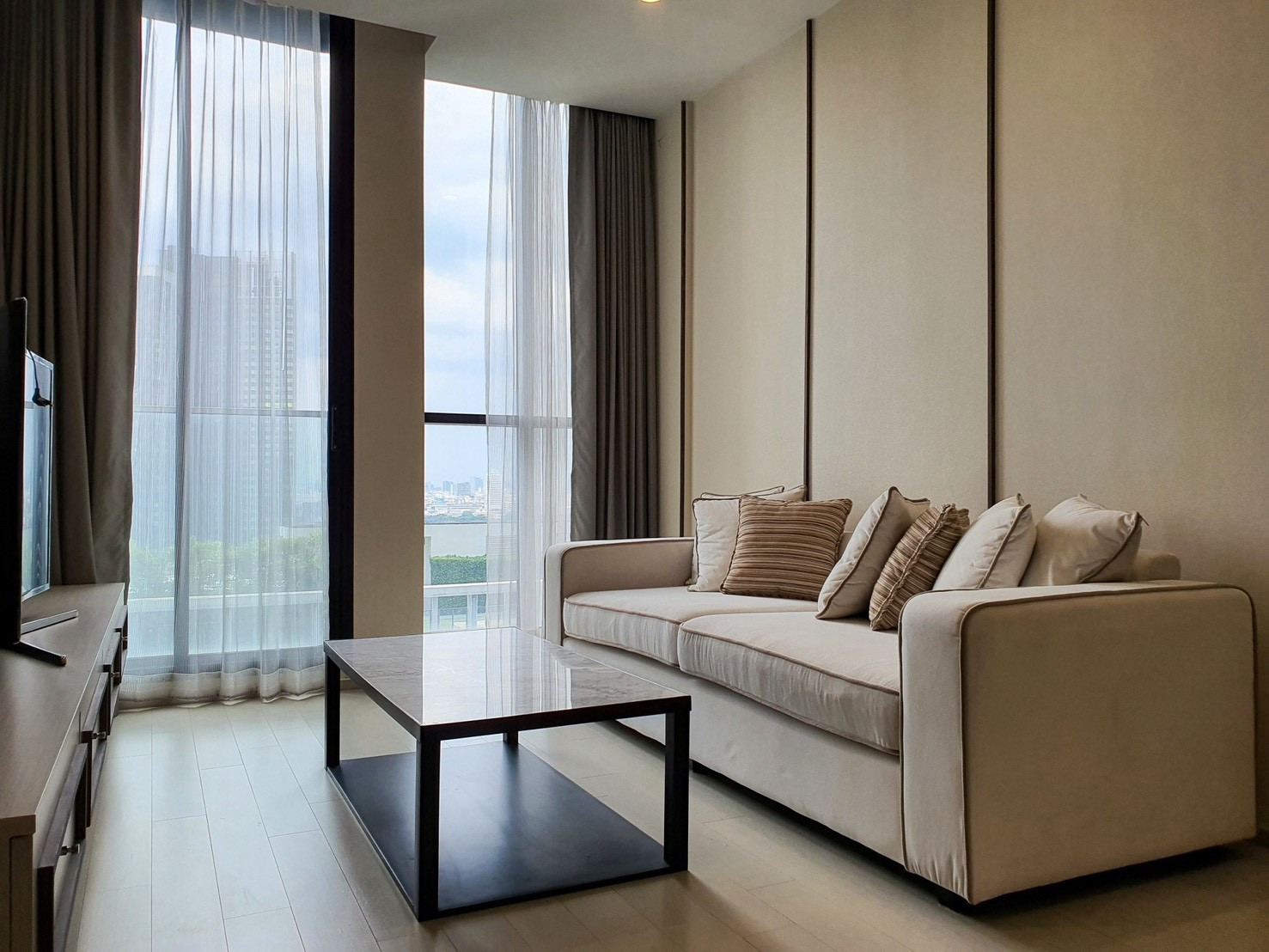 Beautiful condo room at Noble Ploenchit, convenient travel, next to BTS. Fully furnished, ready to move in Make an appointment to see the room!! Beautiful condo room at Noble Ploenchit, convenient travel, next to BTS. Fully furnished, ready to move in Make an appointment to see the room!!