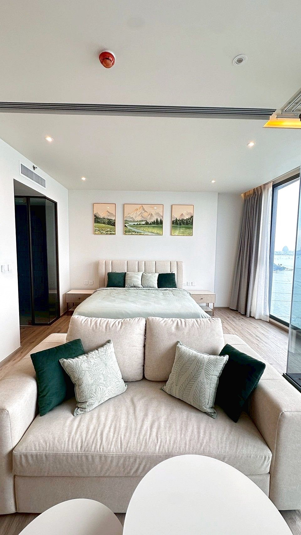 Arom Wongamat: Luxury Condo for Rent with Sea View Arom Wongamat: Luxury Condo for Rent with Sea View