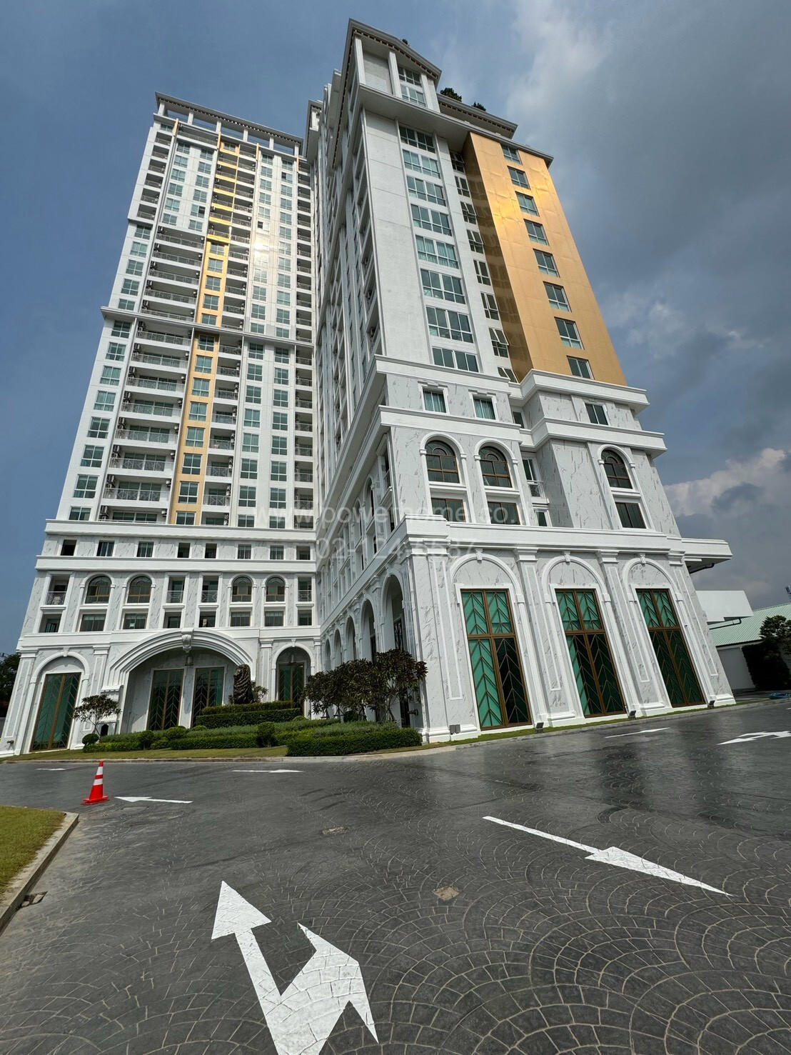 24-storey condominium, The Empire Tower, Pattaya, good location, near To Tae Pattaya Market. 24-storey condominium, The Empire Tower, Pattaya, good location, near To Tae Pattaya Market.