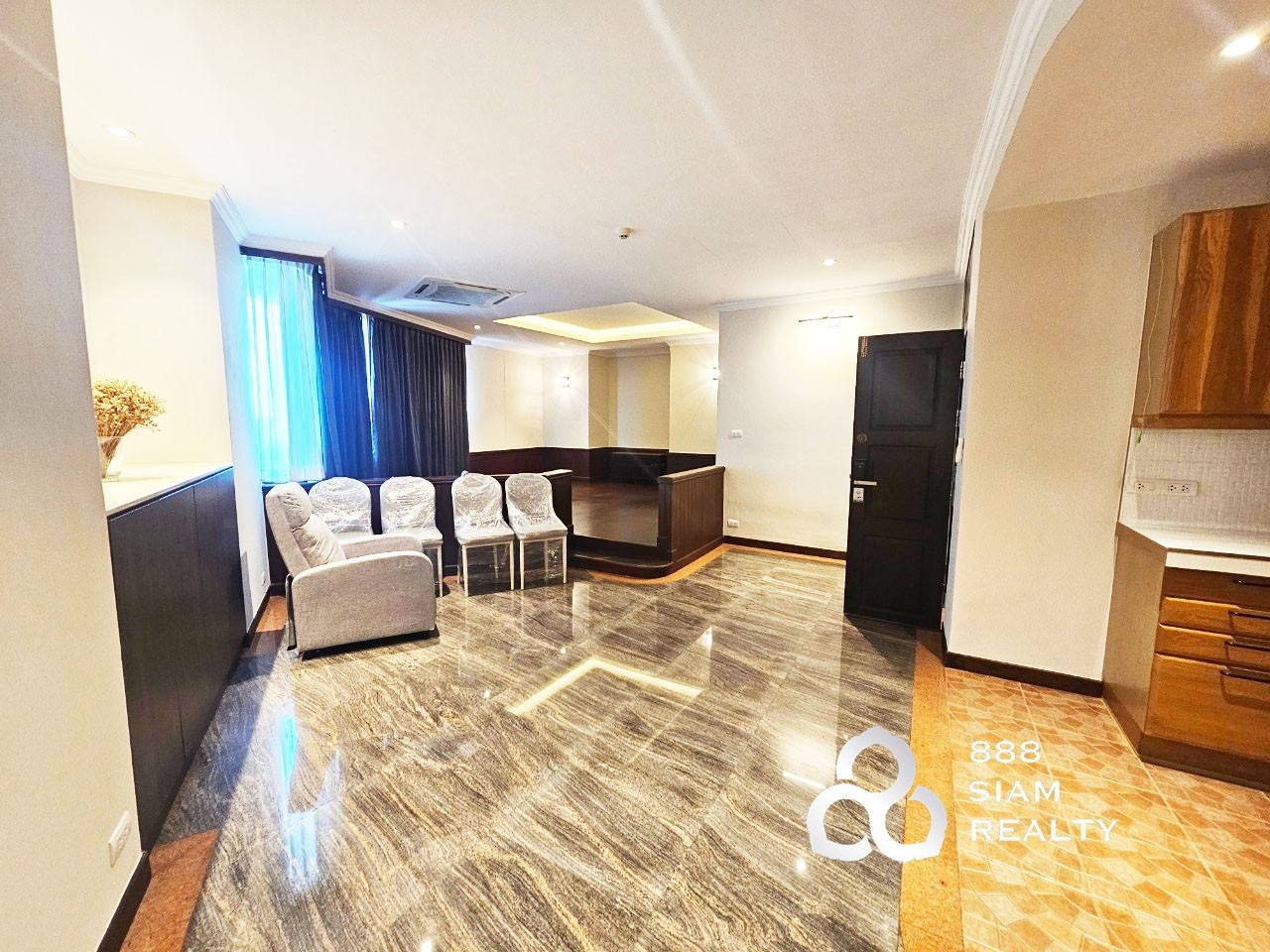 Sale Condo Royal River Place (รอยัล ริเวอร์ เพลส) Type 2 Bedroom – รูปที่ 2