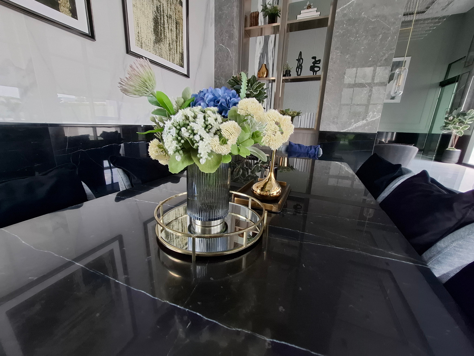 You are a special 2% person in the condo who gets this right 2-2-2 (2 bedrooms, 2 bathrooms, 2 parking spaces) at Supalai Premier Samsen Ratchawat. You are a special 2% person in the condo who gets this right 2-2-2 (2 bedrooms, 2 bathrooms, 2 parking spaces) at Supalai Premier Samsen Ratchawat.