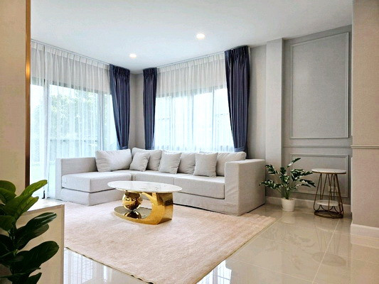 [ให้เช่า] หมู่บ้าน เซนโทร วิภาวดี / 4 ห้องนอน 5 ห้องน้ำ / 100 ตรว. 250 ตรม. **79,000** บ้านเดี่ยวโครงการใหม่หลังมุม ตกแต่งสวย เฟอร์นิเจอร์และเครื่องใช้ไฟฟ้าครบชุด เดินทางสะดวก พร้อมเข้าอยู่ ใกล้โรงเรียนนานาชาติฮาร์โรว์ กรุงเทพ – รูปที่ 3