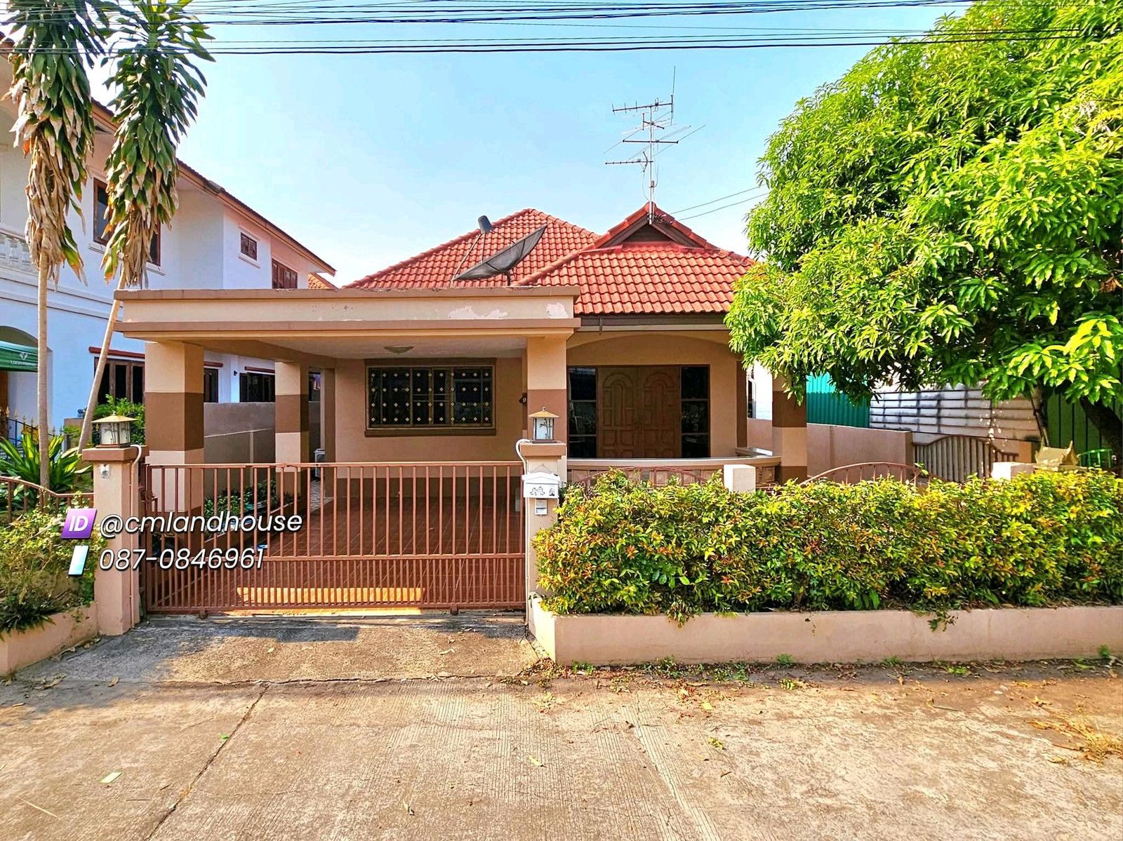 Ban Pimuk, San Sai Noi Subdistrict Near Ruamchok intersection 2 km., near Central Festival 4 km. House in good condition, for sale with furniture. You can move in now. Ban Pimuk, San Sai Noi Subdistrict Near Ruamchok intersection 2 km., near Central Festival 4 km. House in good condition, for sale with furniture. You can move in now.
