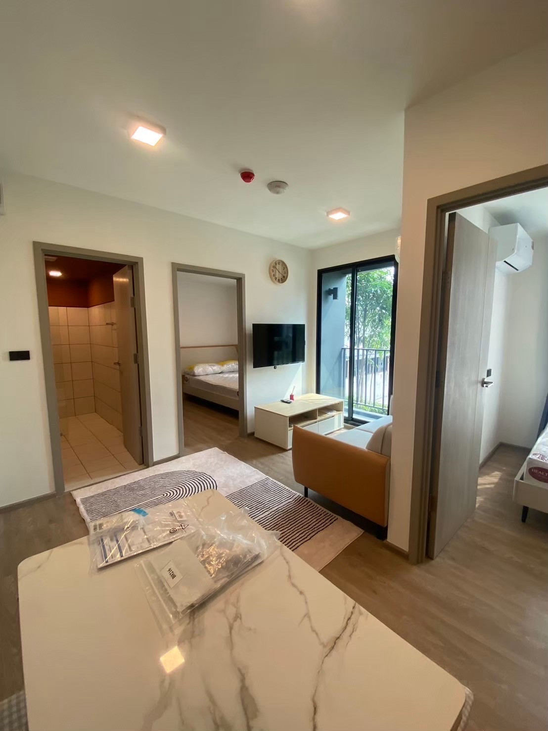 For rent, 2 bedrooms, Chapter One All Ramindra, Building B.