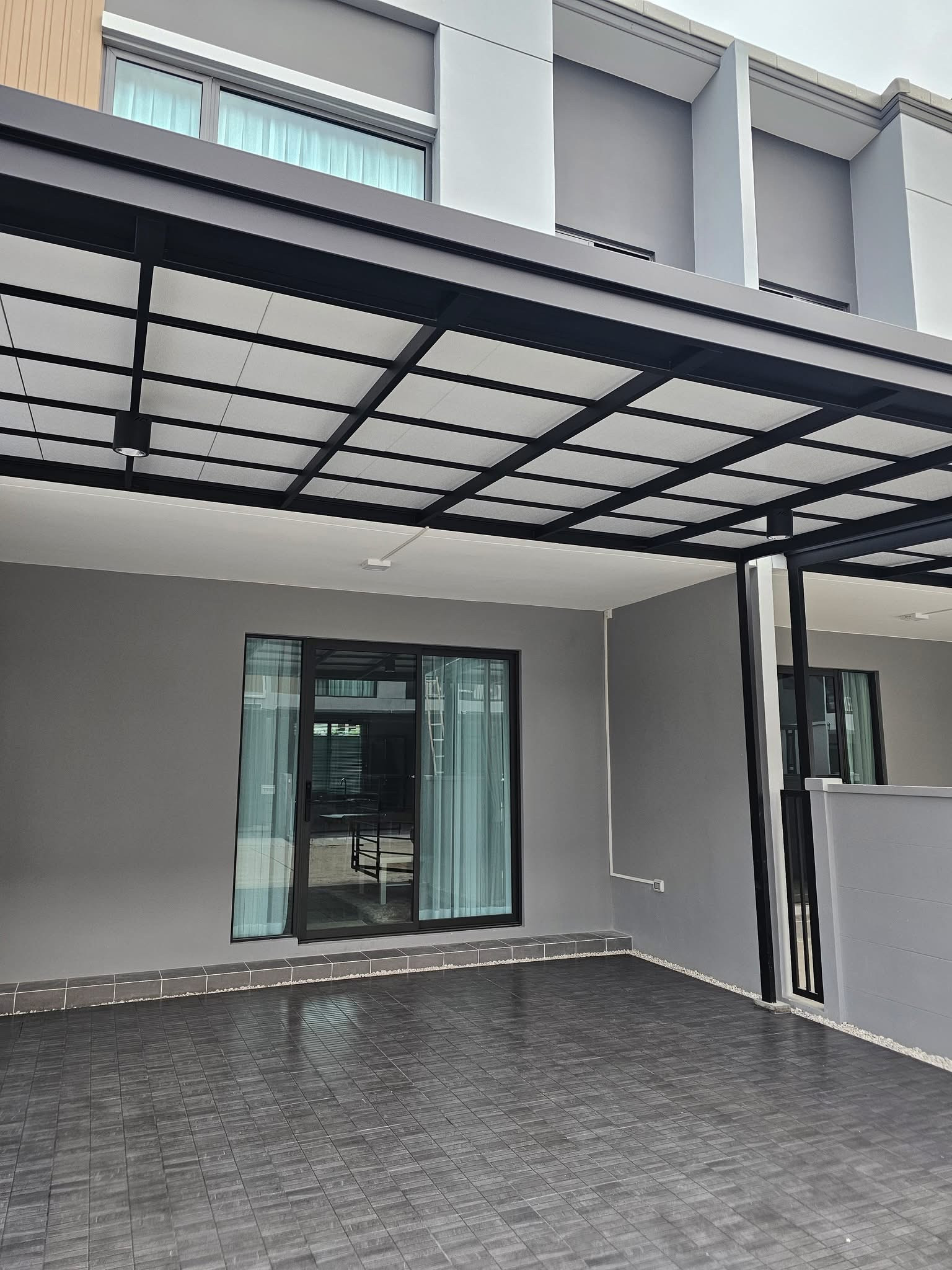 🏡 ให้เช่าทาวน์โฮม Pleno สุขุมวิท-บางนา 3  🛋️พร้อมเฟอร์นิเจอร์ + เครื่องใช้ไฟฟ้าครบ เข้าอยู่ได้ทันที  🐾 Pet Friendly – เลี้ยงสัตว์ได้🐶