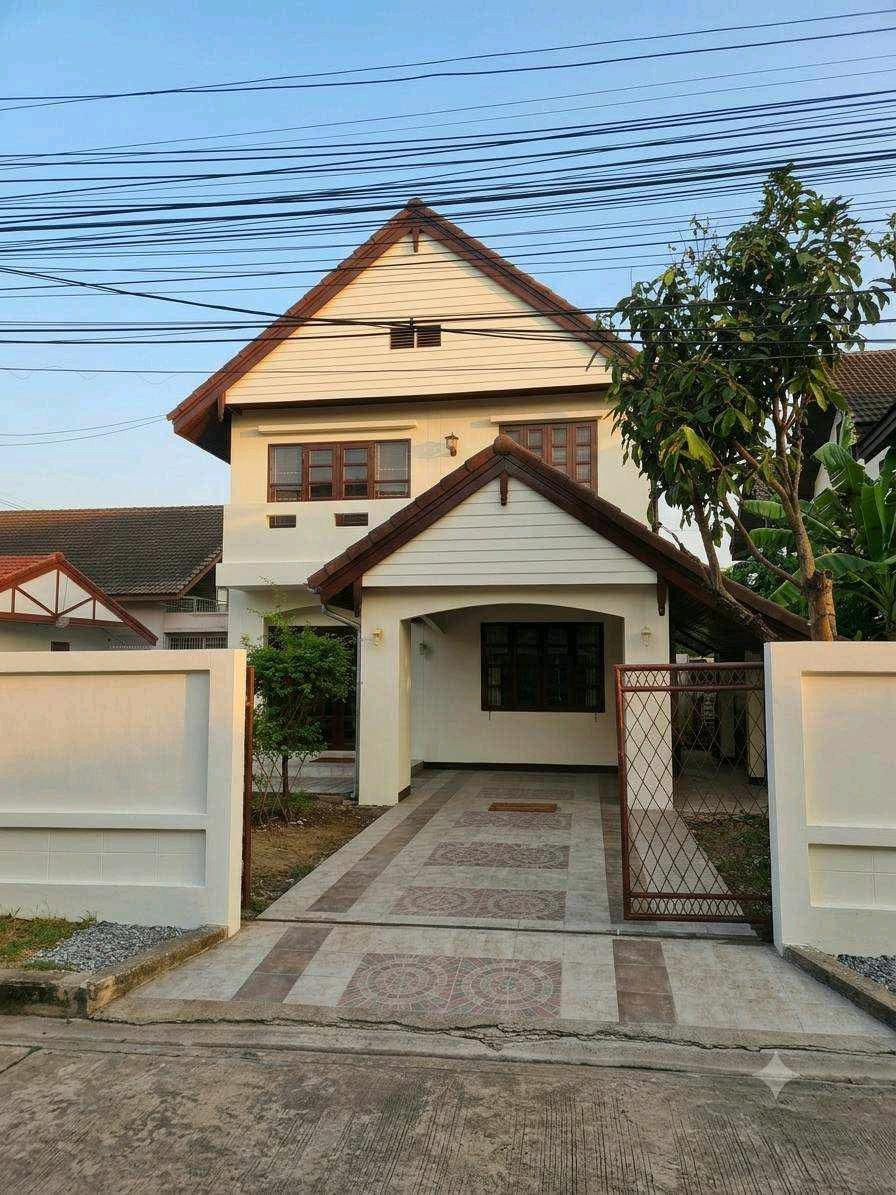 House for rent, good location in Prachachuen Village. Suitable for living or making an office, area 75. sq m, wide and airy. The house has just been renovated and has never passed through the hands of any tenants. New electricity Change new sanitary ware House for rent, good location in Prachachuen Village. Suitable for living or making an office, area 75. sq m, wide and airy. The house has just been renovated and has never passed through the hands of any tenants. New electricity Change new sanitary ware