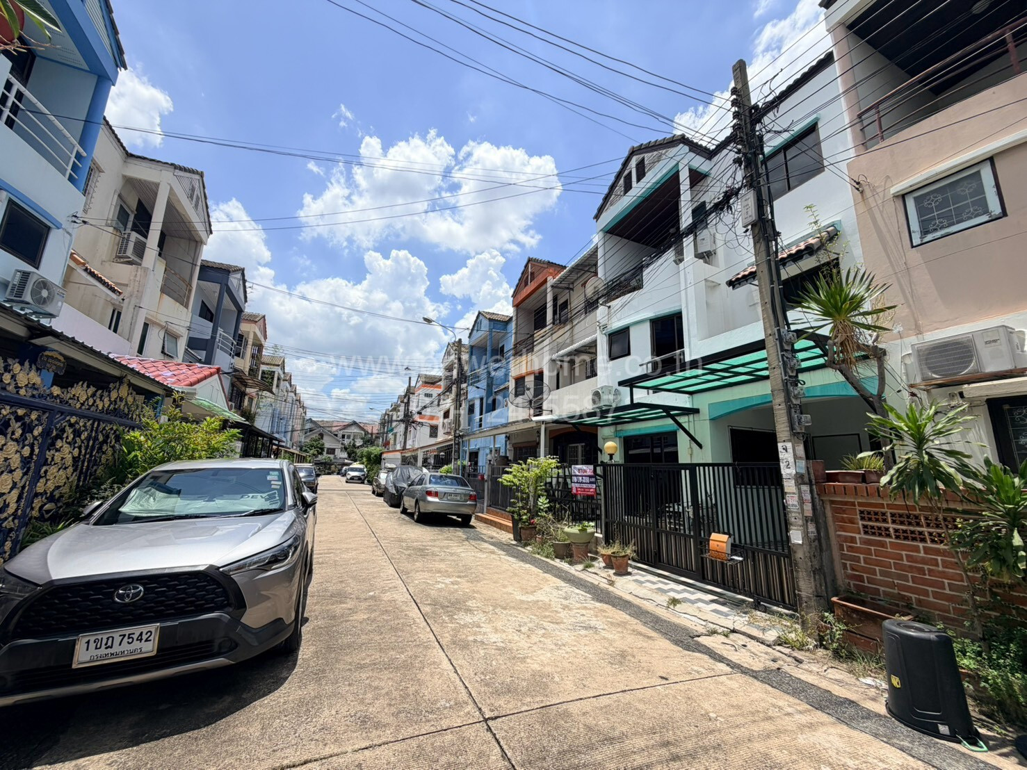 ทาวน์โฮม 3 ชั้น หมู่บ้านธันยกานต์ 2 ทำเลดี ใกล้ตลาดนัดเลียบด่วน รามอินทรา – รูปที่ 2