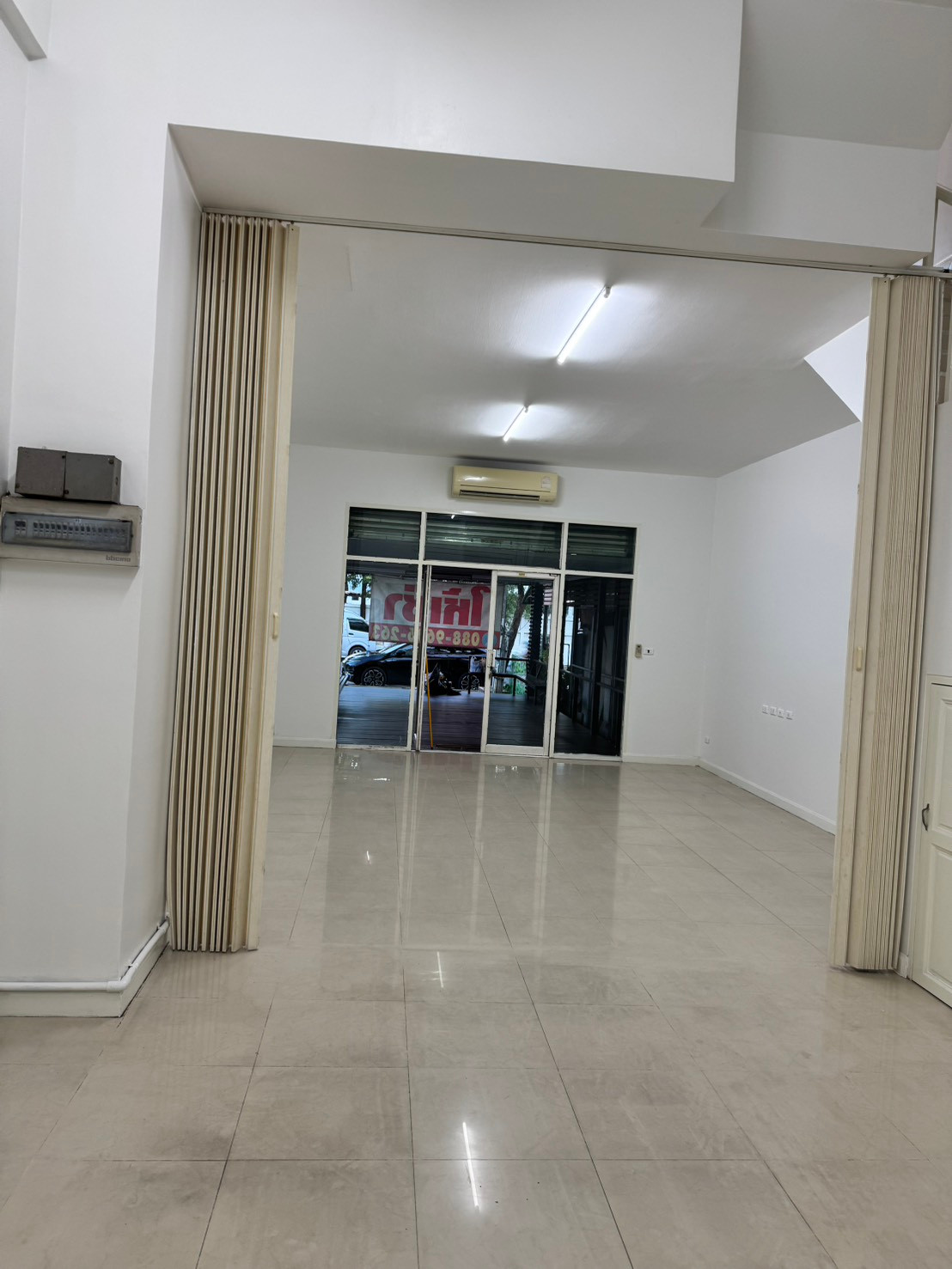 Townhome for rent, 3.5 floors, next to the main road. Along the Phasi Charoen Canal, north side Parinlak Village Phetkasem 69, 3 bedrooms, 4 bathrooms. – รูปที่ 3