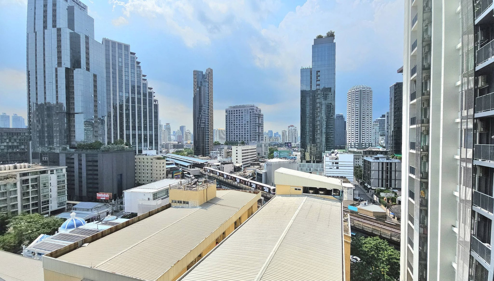 Condo for sale next to BTS Thonglor, beautiful open view, north direction, good position, very good price.