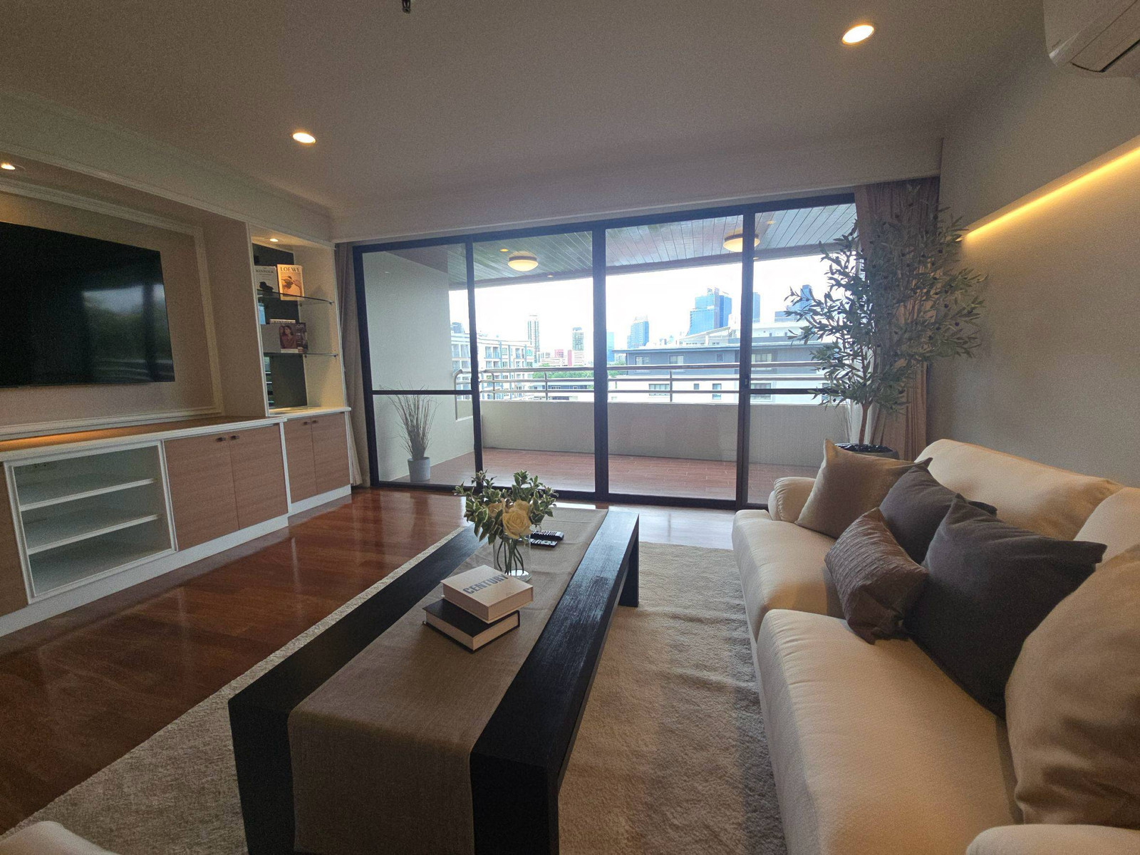 LTHC16130 - Spacious Condo for Rent Sukhumvit 16 | Mayfair Garden | 220 sq.m. | 3 Beds 3 Baths | Fully Furnished | 110K | คอนโดให้เช่า สุขุมวิท 16