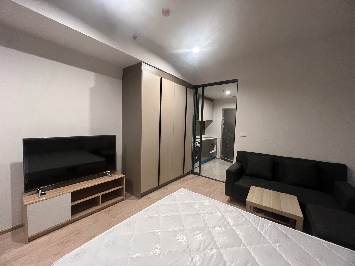 IDEO Rama 9 Asoke 🍁Very cheap price 🍁 Complete furniture and electrical appliances 🍁Rent only 13,000 IDEO Rama 9 Asoke 🍁Very cheap price 🍁 Complete furniture and electrical appliances 🍁Rent only 13,000