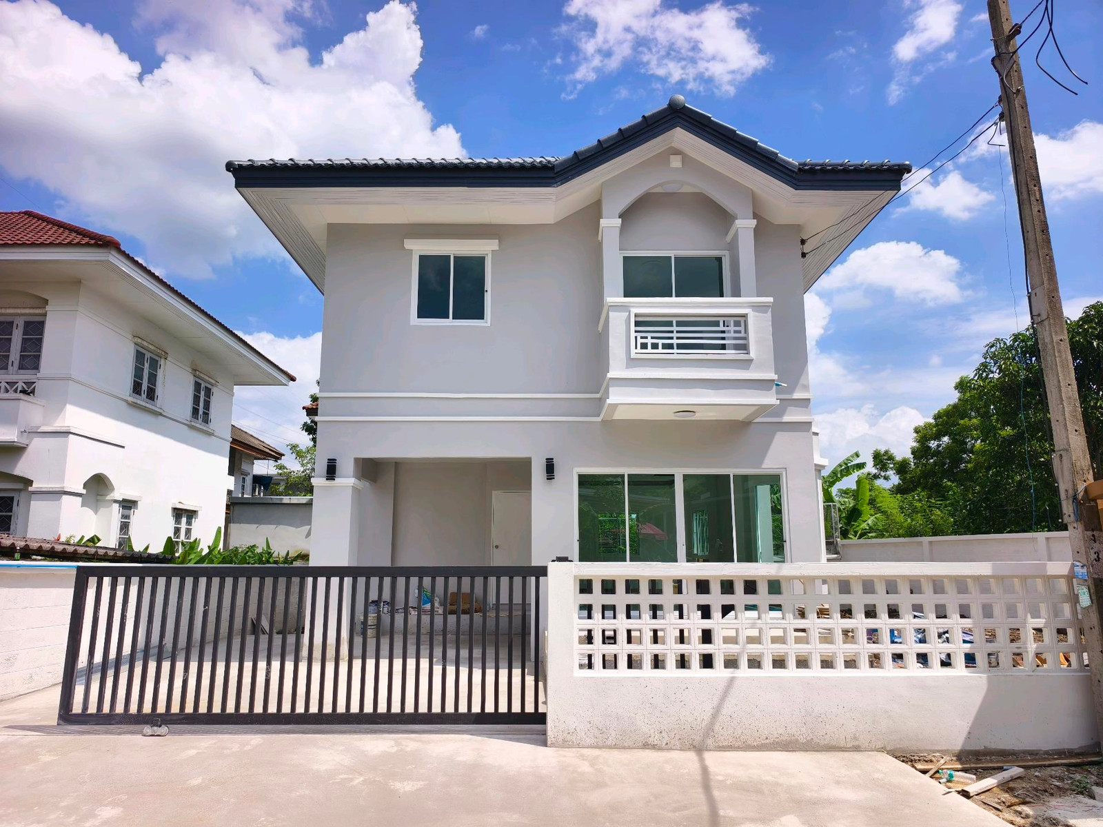 Newly renovated single house for sale, Flora Ville Suwinthawong 38, large area 70 sq m, 3 bedrooms, 2 bathrooms, very wide area next to the house. Good location Suwinamwong-Minburi Newly renovated single house for sale, Flora Ville Suwinthawong 38, large area 70 sq m, 3 bedrooms, 2 bathrooms, very wide area next to the house. Good location Suwinamwong-Minburi
