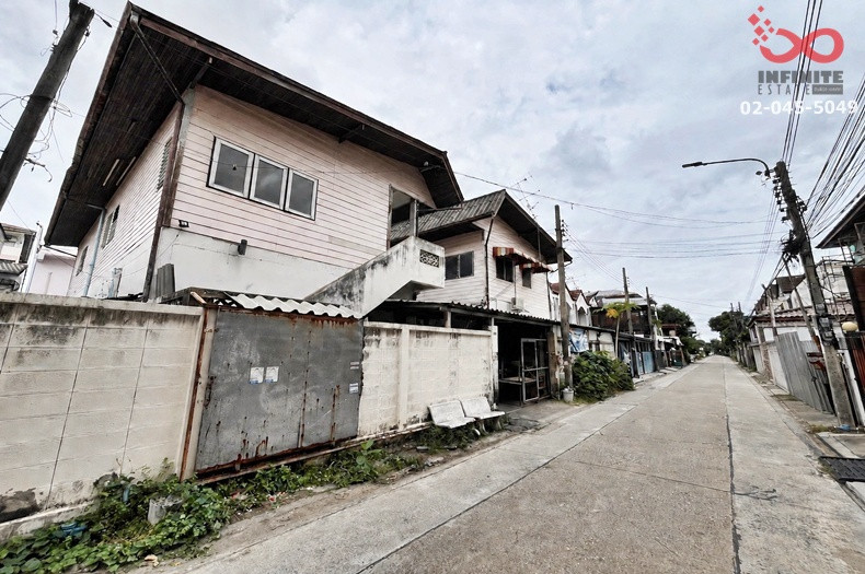ขายที่ดินพร้อมห้องเช่า 99 ตร.ว. ซอยลาดพร้าว 110 ใกล้รถไฟฟ้า MRT สายสีเหลือง 