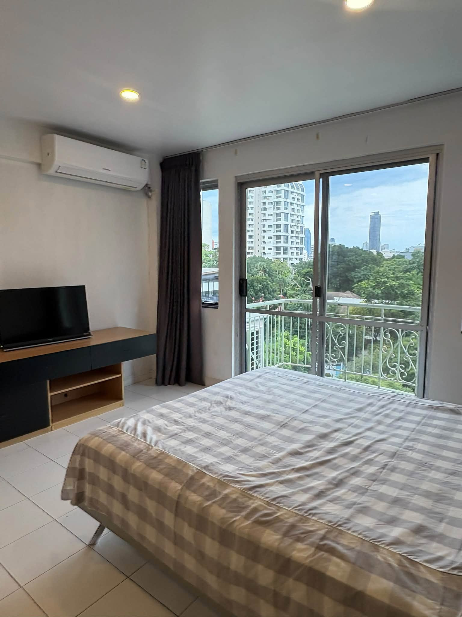 Room for keeping cats 🐈‍⬛🐈 BTS Thonglor, good atmosphere 📢 Line : @085pucam / 0627941024 🥳 YKP Rental Condo