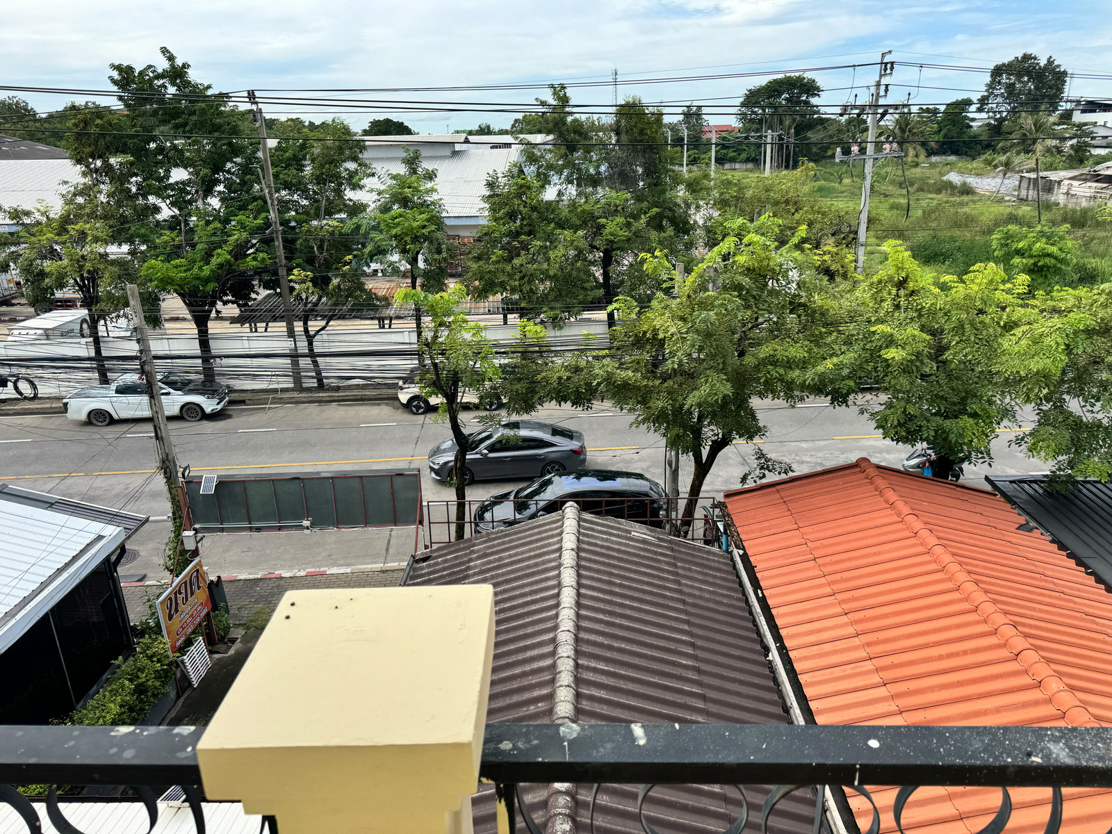 Townhome for rent, 3.5 floors, next to the main road. Along the Phasi Charoen Canal, north side Parinlak Village Phetkasem 69, 3 bedrooms, 4 bathrooms. – รูปที่ 2