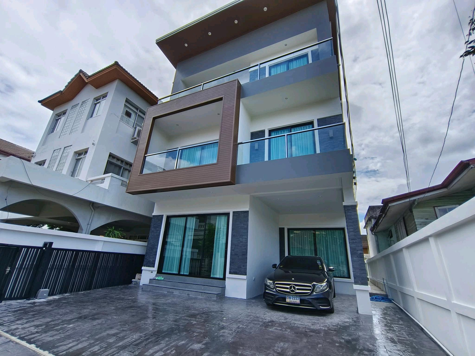 🏡 For sale/rent single house Ekkamai 𝗦𝗨𝗞𝗛𝗨𝗠𝗩𝗜𝗧 𝟲𝟱 | 𝟰 𝗕𝗘𝗗𝗥𝗢𝗢𝗠𝗦 | 𝗣𝗘𝗧 𝗙𝗥𝗜𝗘𝗡𝗗𝗟𝗬 🐶🐱 | 330 sq m. | near BTS Ekkamai 🏡 For sale/rent single house Ekkamai 𝗦𝗨𝗞𝗛𝗨𝗠𝗩𝗜𝗧 𝟲𝟱 | 𝟰 𝗕𝗘𝗗𝗥𝗢𝗢𝗠𝗦 | 𝗣𝗘𝗧 𝗙𝗥𝗜𝗘𝗡𝗗𝗟𝗬 🐶🐱 | 330 sq m. | near BTS Ekkamai