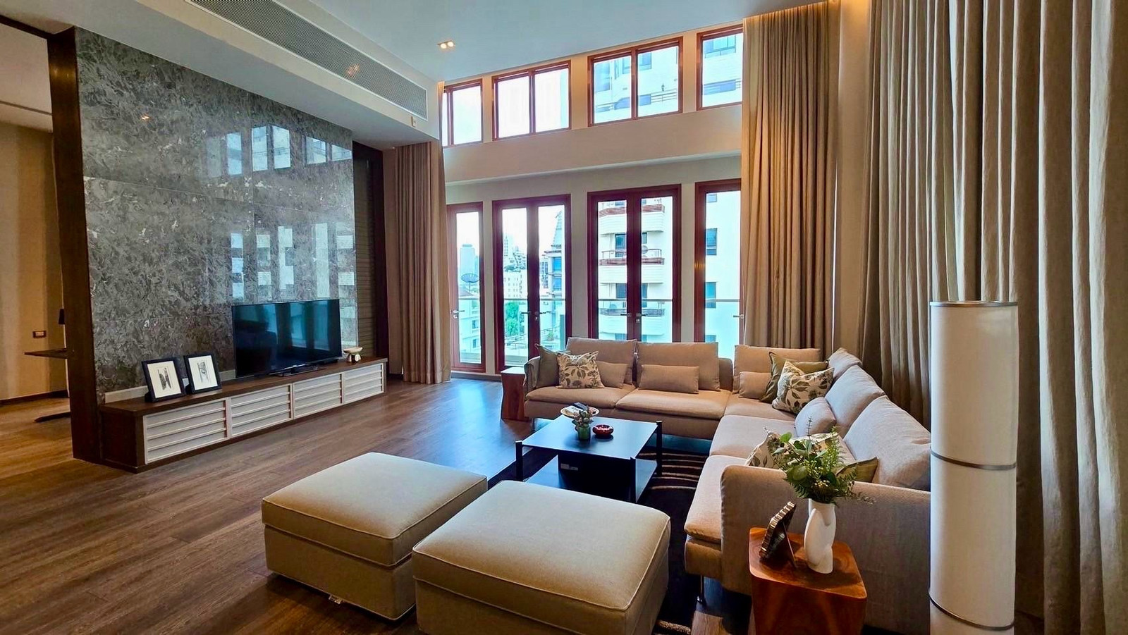 ✨ For Rent | The Crest Ruamrudee ✨ Spacious luxury residence in the prime Ruamrudee–Ploenchit area, ideal for families seeking generous living space in the heart of Bangkok.