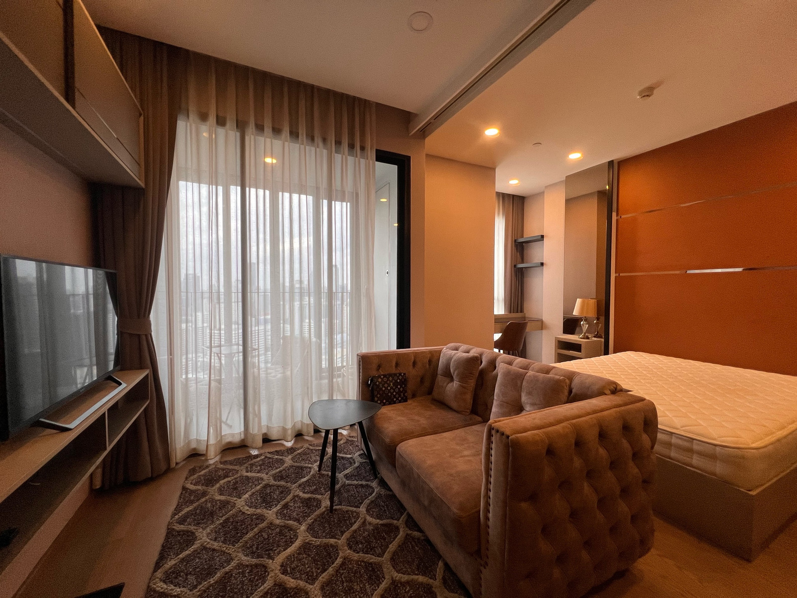 Ashton Chula Silom ชั้น สูง ห้องสวย  ขนาด 34 ตารางเมตร   1 นอน 1 น้ำ  เฟอร์นิเจอร์ บิ้วอิน   มีเครื่องใช้ไฟฟ้าครบ  ซื้อไป ปล่อยเช่าได้ เลย                🔥ขาย 8.79 ล้านบาท🔥โทร 0614162636 – รูปที่ 3