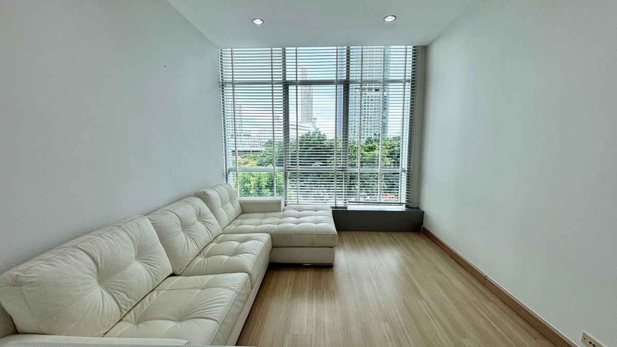 Baan Sathorn Chaophraya, Baan Sathorn Chaophraya, BTS Saphan Taksin, newly decorated, corner room 80 sq m, city view, Charoen Nakhon Road. Baan Sathorn Chaophraya, Baan Sathorn Chaophraya, BTS Saphan Taksin, newly decorated, corner room 80 sq m, city view, Charoen Nakhon Road.