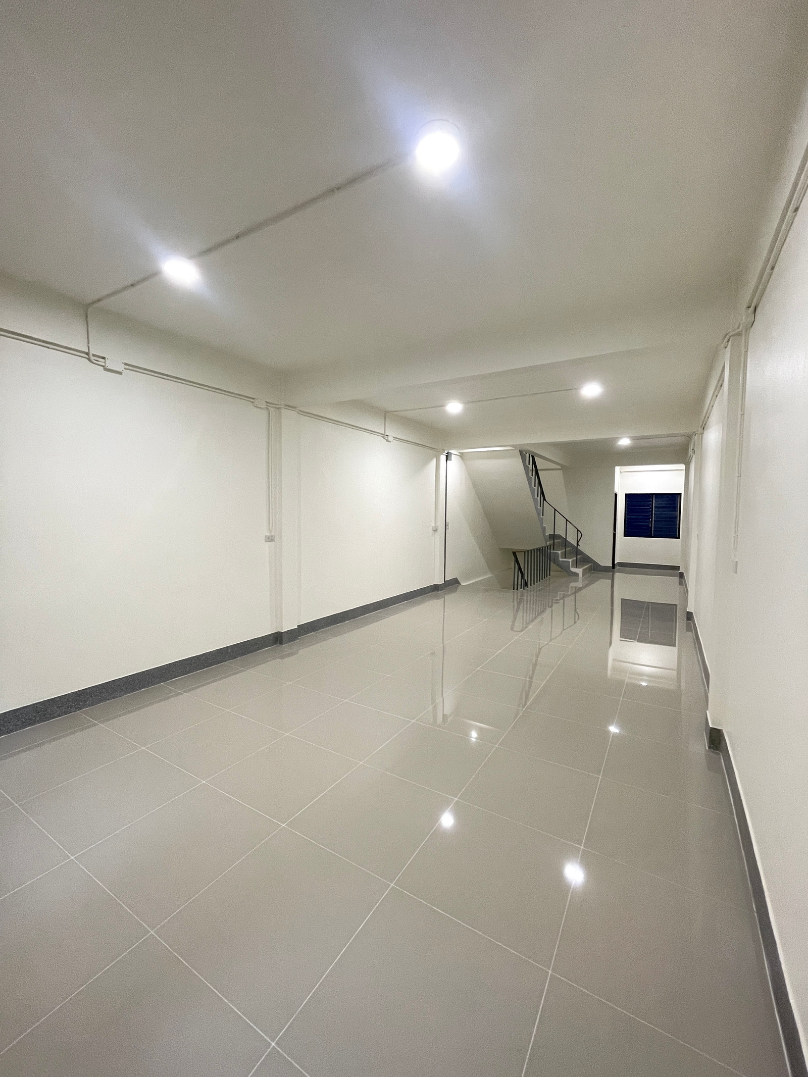 ✅ให้เช่าตึกแถว 4 ชั้น ตัวเมืองนครปฐม ริมถ.ราชมรรคา ติดโรงแรมXen – รูปที่ 2