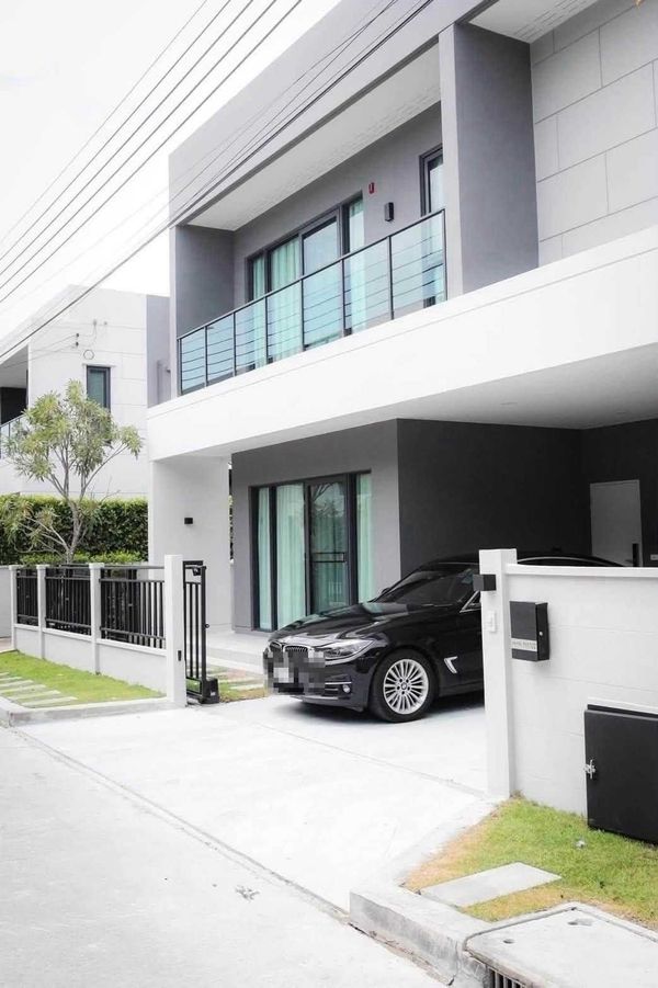 ให้เช่าบ้านเดี่ยวเซนโทรบางนา Luxury🔥🍃🌈位于Centro Bangna的豪华独立式别墅出租。