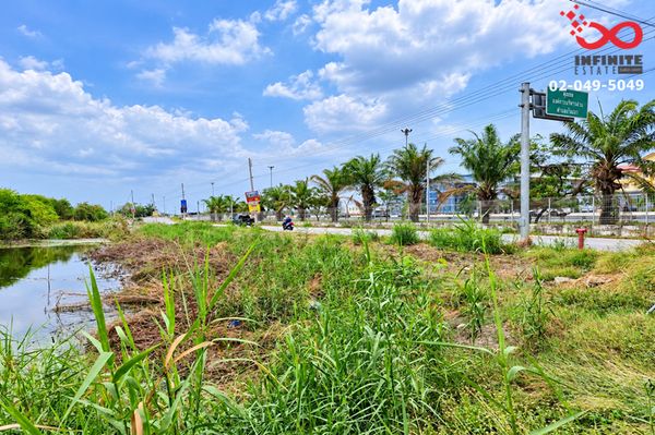 Land for sale, 2 rai 72 sq m., next to the motorway road, Phan Thong, Chonburi, width 175 meters, suitable for a warehouse.
