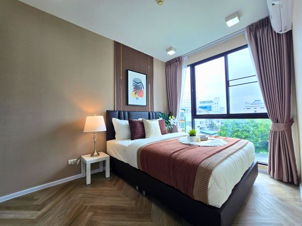 Corner unit, private, within walking distance of the BTS Skytrain.