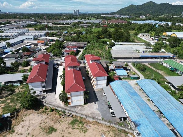 Apartment building for sale in Bang Phra area, 102 rooms, fully occupied with tenants, near Bang Phra Reservoir.