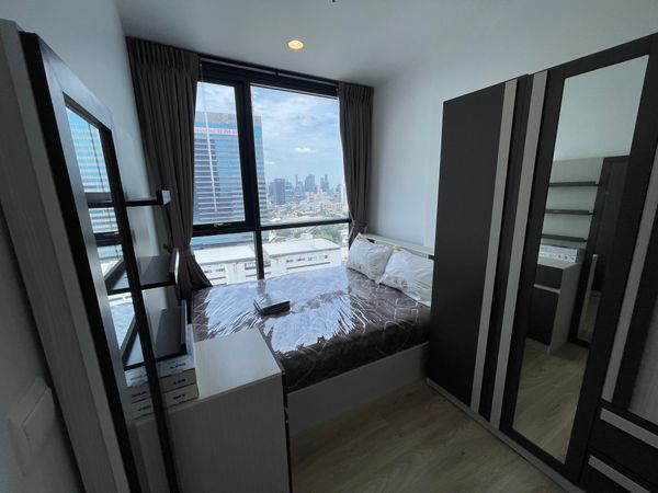 ให้เช่าคอนโด Oka Haus Sukhumvit 36 ชั้น 27 ขนาด 26.77 ตร.ม. วิวอาคารมาลีนนท์ เฟอร์ครบพร้อมอยู่ ใกล้ทองหล่อ ให้เช่าคอนโด Oka Haus Sukhumvit 36 ขนาด 26.77 ตร.ม.