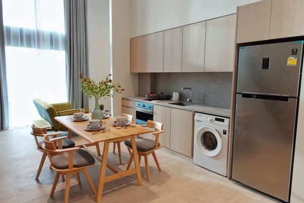For rent: The Lofts Silom, price 60,000 baht, Luxury condo, Loft style design, high ceilings.
