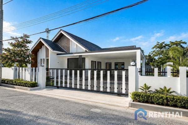 หลังนี้น่าสนใจมาก! บ้านที่ ที่ดินใหญ่ + มีสระส่วนตัว ในงบไม่ถึง 9 ล้าน?