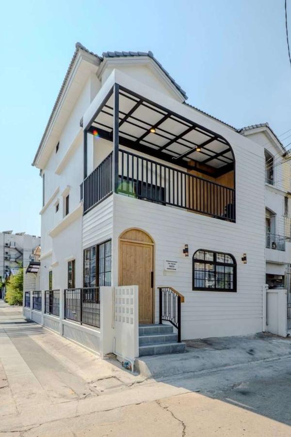 Baan Klang Muang Rama 9 Soi 43 / 4 Bedrooms (FOR SALE) BZD277