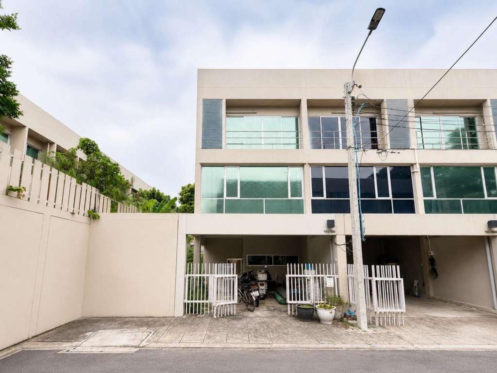 Noble Cube Patanakarn / 3 Bedrooms (FOR SALE) PALM906