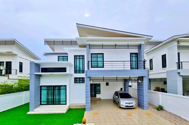 Passion Shopping 800m. 2-story detached house in Noen Phra Rayong near HomePro Rayong 1 km.and 3 be