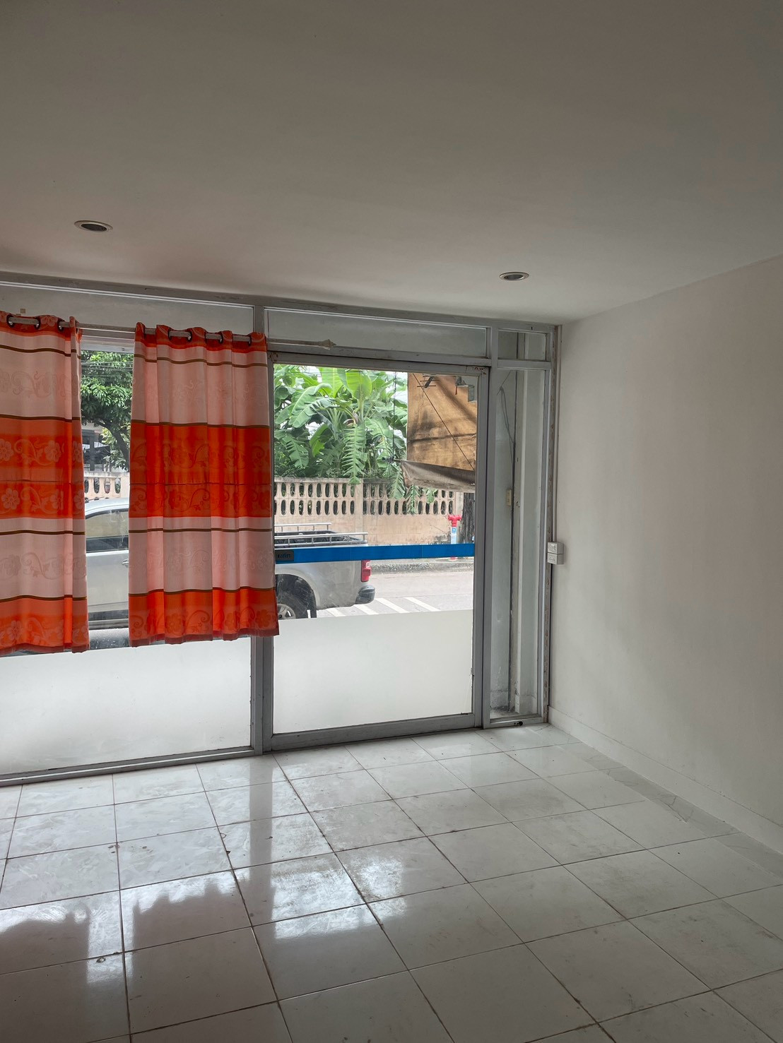 Commercial building for sale, Soi Thongkham Uthit, Soi Kratoey, opposite Udon Thani Rajabhat, 3 floors. – รูปที่ 2
