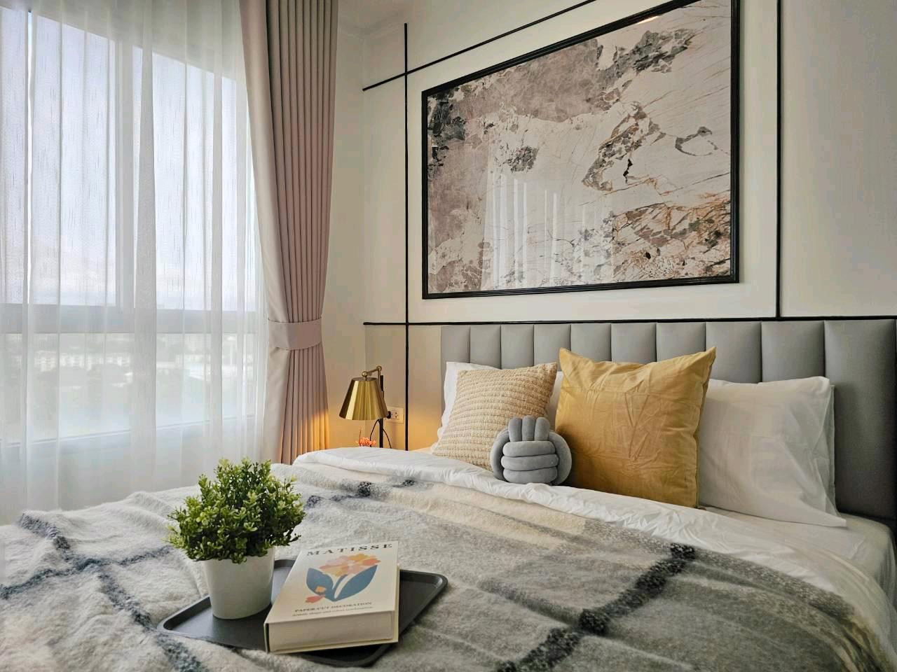 The  is selling it himself, beautiful room, high floor, Lumpini Lasalle Bearing, ready to move in.