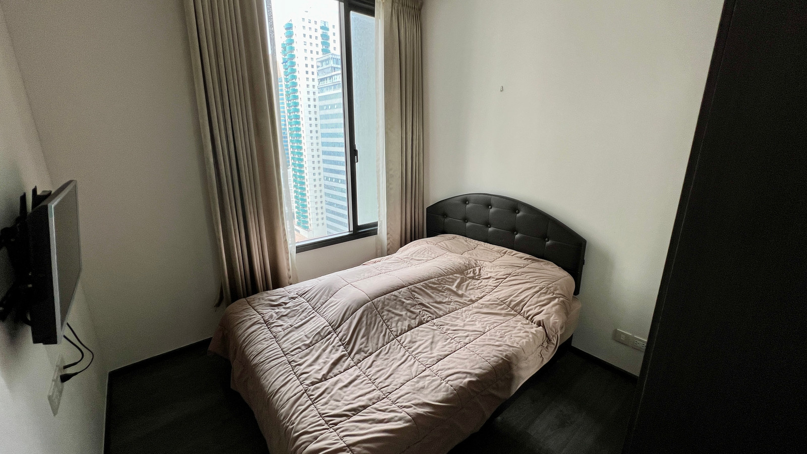 ให้เช่า Edge Sukhumvit 23 ราคา 25,000 บาท [SHN00129] 