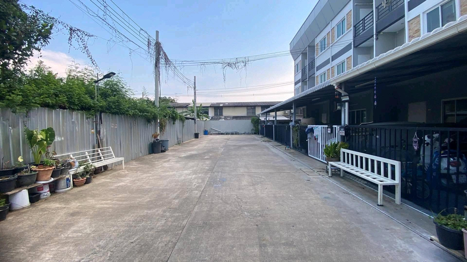 🔥 บ้านพร้อมอยู่ ทำเลดี ใกล้รถไฟฟ้า–มอเตอร์เวย์ พร้อมเฟอร์นิเจอร์ และเลี้ยงสัตว์ได้! – รูปที่ 2