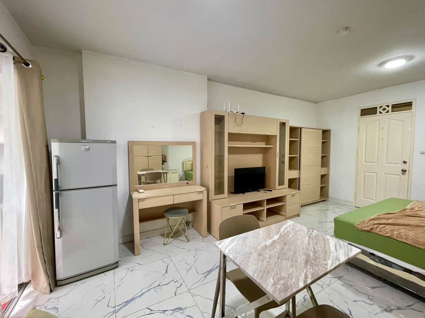 9000 พร้อมอยู่ พร้อมชม  MRT ศูนย์วัฒนธรรม / เดอะ สตรีท 📢 Line : @085pucam / 0627941024 🥳 YKP Rental Condo
