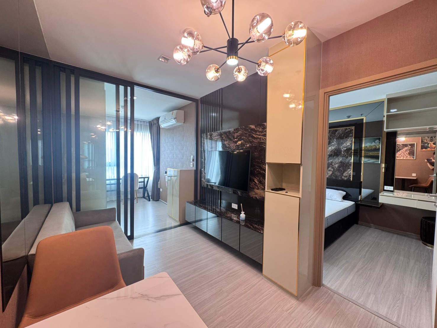 Life Sathorn Sierra, beautiful room, new room, good built-ins, 1 Bed plus, special price 19,000/month.