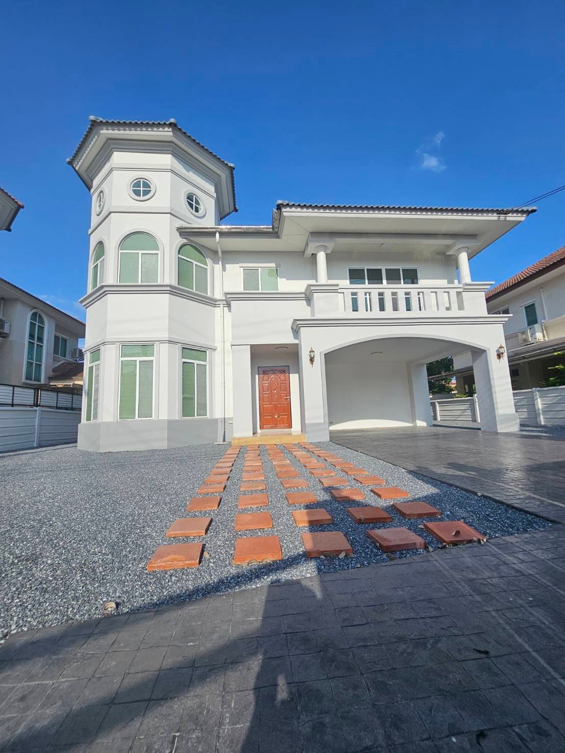 SJB183**หมู่บ้านสาริน โซนวงตะวัน** บ้านหลังใหญ่