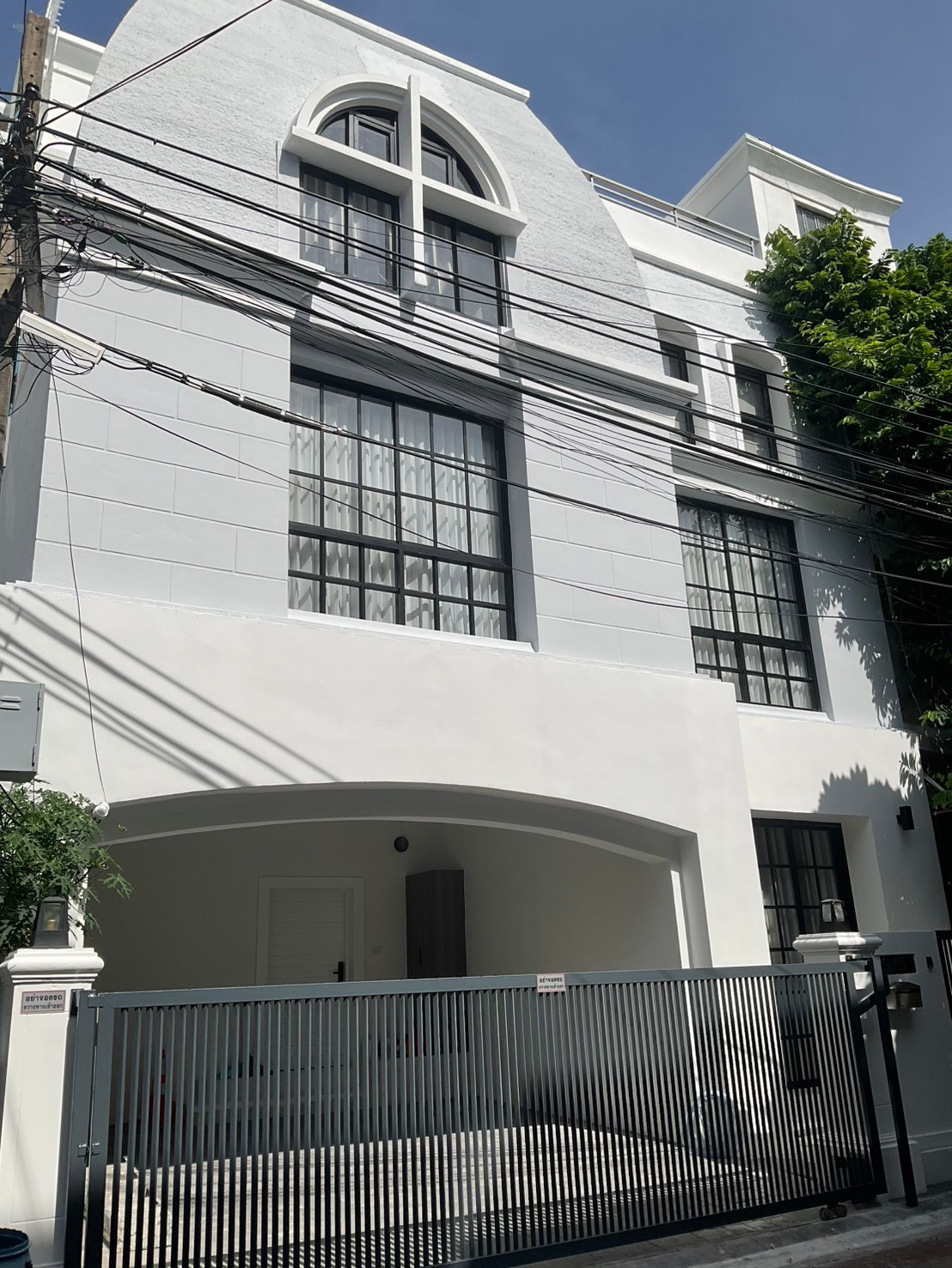 Townhome for rent, 4 floors, location Soi Ekkamai 12 (Soi Charoen Jai) | Sukhumvit, near Ekkamai International School. Ready to move in